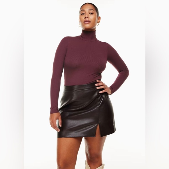 Wilfred Aritiza Women's Burgundy Ribbed Minimalist Only Turtleneck Top Small - Picture 1 of 16